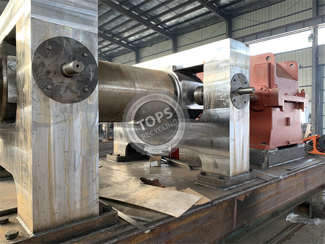 High capacity rubber grinding mill